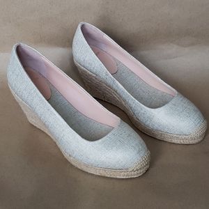 NWOT SEVILLE ESPADRILLE WEDGES IN METALLIC GOLD